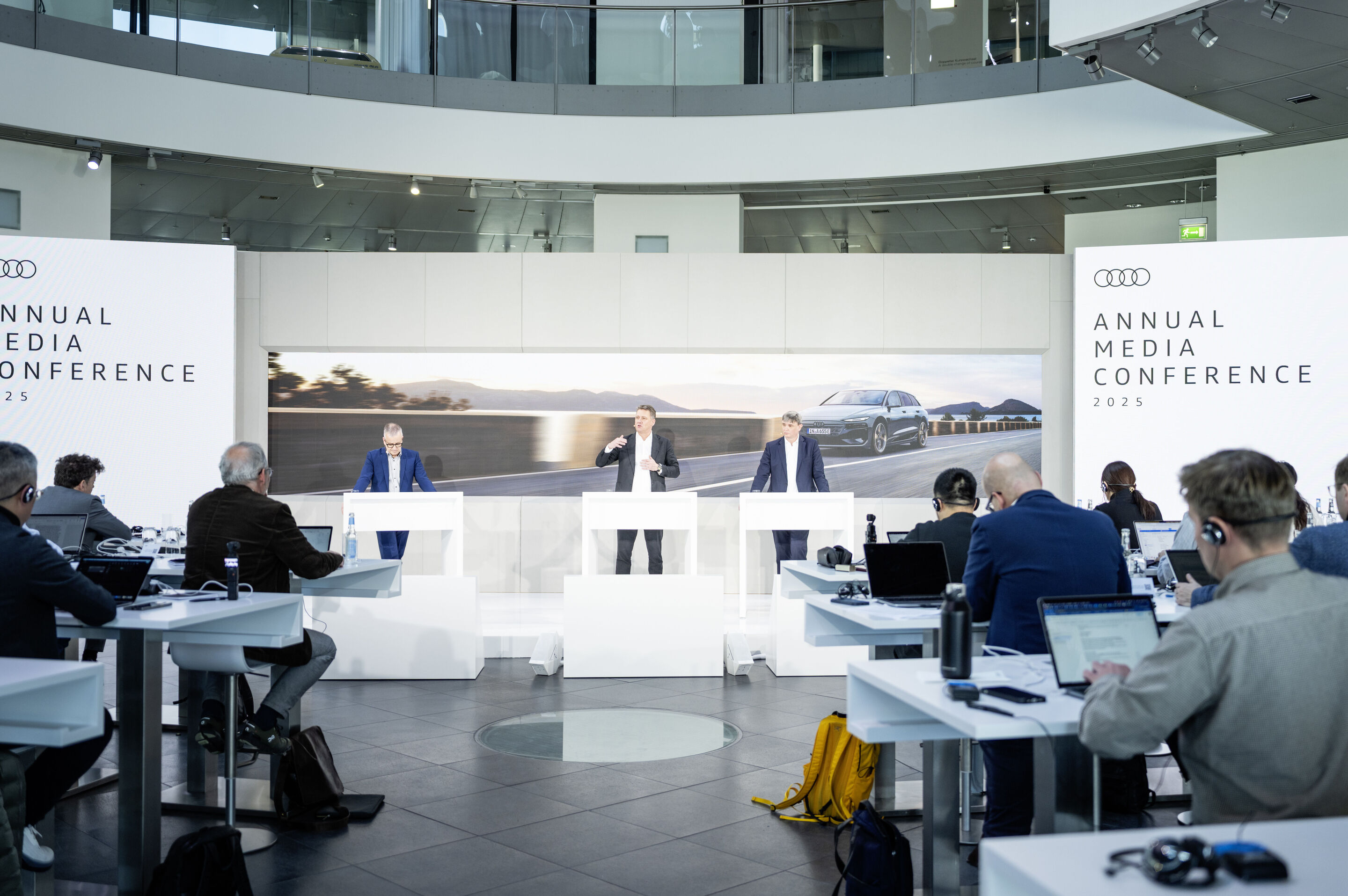 Annual Media Conference 2025 - Der Vorstandsvorsitzende Gernot Döllner und Finanzvorstand Jürgen Rittersberger ordnen die Finanzzahlen für das Geschäftsjahr 2024 ein und geben einen Einblick, wie das Unternehmen sein Performance Program und seine Modellinitiative...